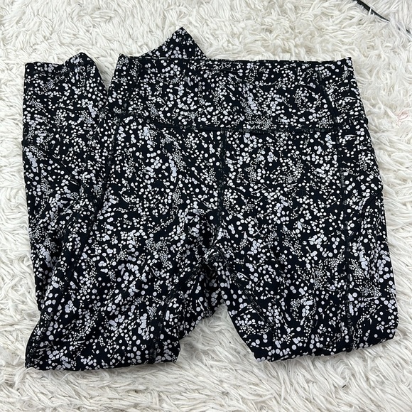 Lululemon In Movement 7/8 Tight *Everlux 25" Chirasu Black - Picture 1 of 4